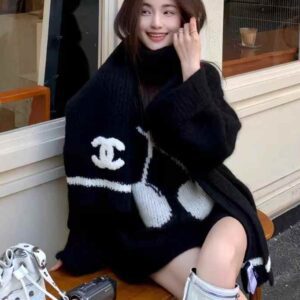 Chanel scarf & cold hat