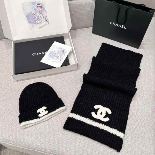 Chanel scarf & cold hat