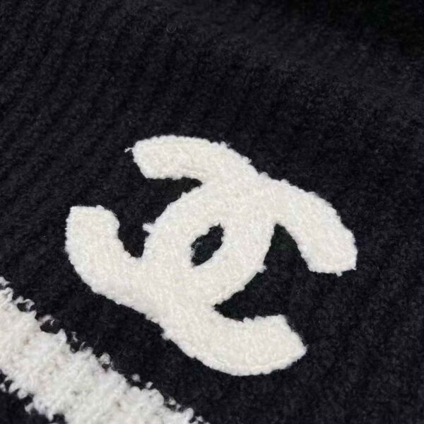 Chanel scarf & cold hat