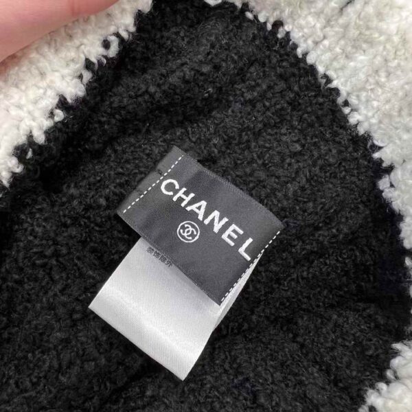 Chanel scarf & cold hat