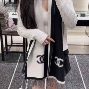 CHANEL 24B Scarf