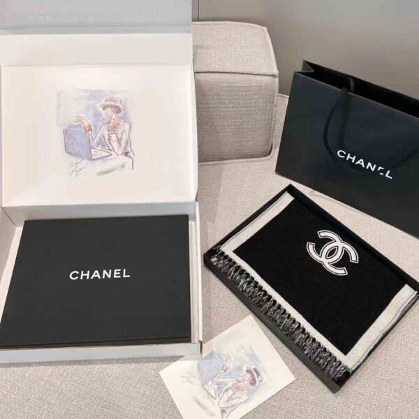 CHANEL 24B Scarf