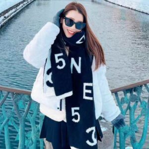 CHANEL Scarf No. 5