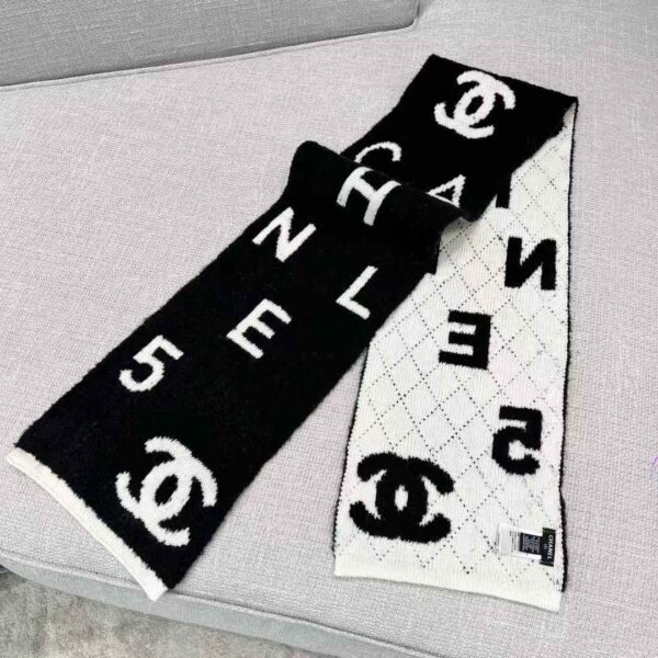 CHANEL Scarf No. 5