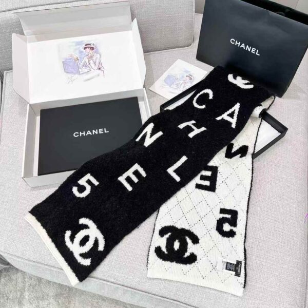 CHANEL Scarf No. 5
