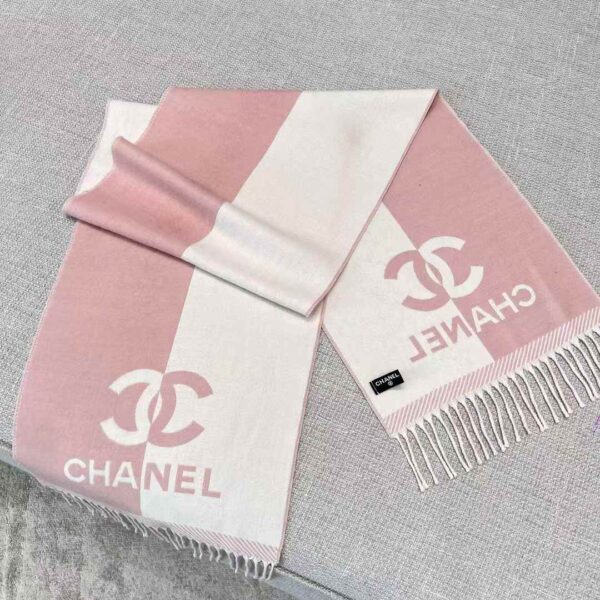 CHANEL Color-blocking scarf