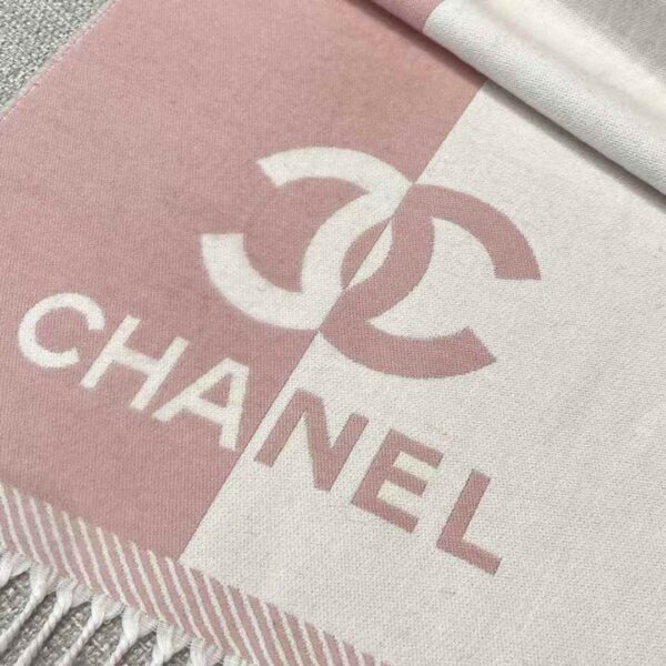 CHANEL Color-blocking scarf