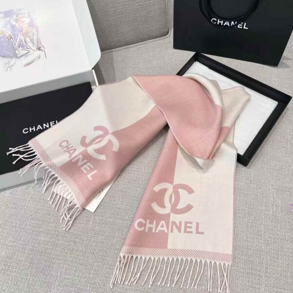 CHANEL Color-blocking scarf