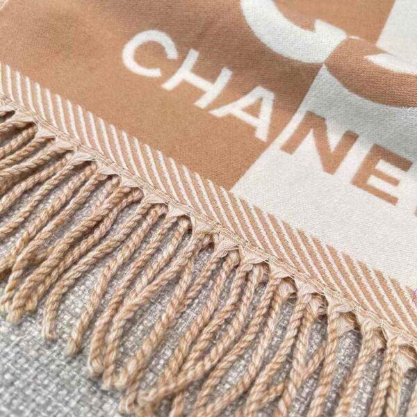 CHANEL Color-blocking scarf
