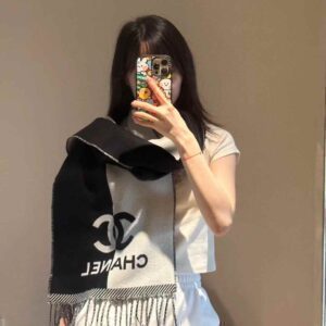 CHANEL Color-blocking scarf