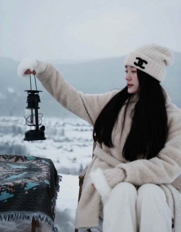 CHANEL Ripple scarf & cold hat