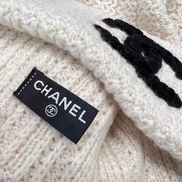 CHANEL Ripple scarf & cold hat