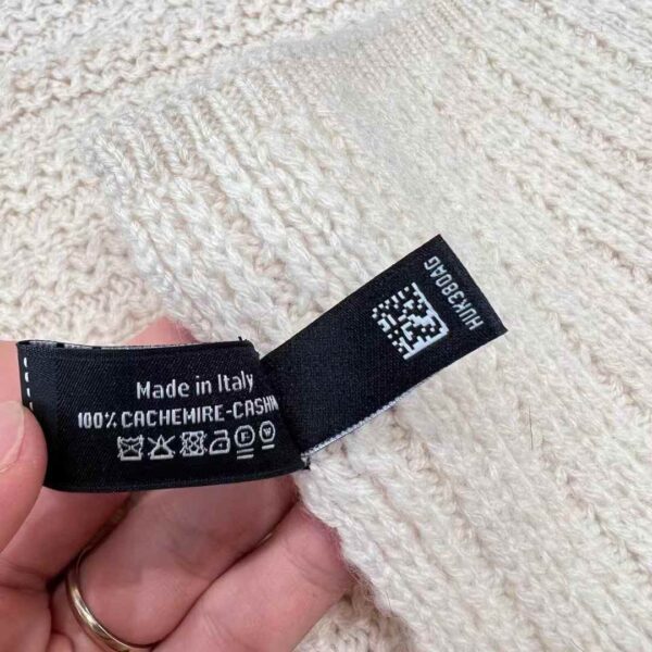 CHANEL Ripple scarf & cold hat