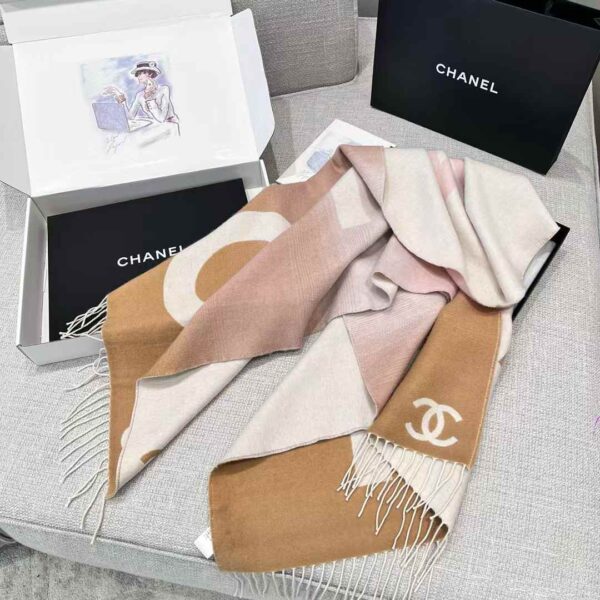 CHANEL Gradient scarf