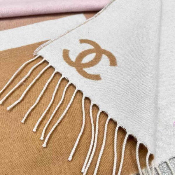 CHANEL Gradient scarf