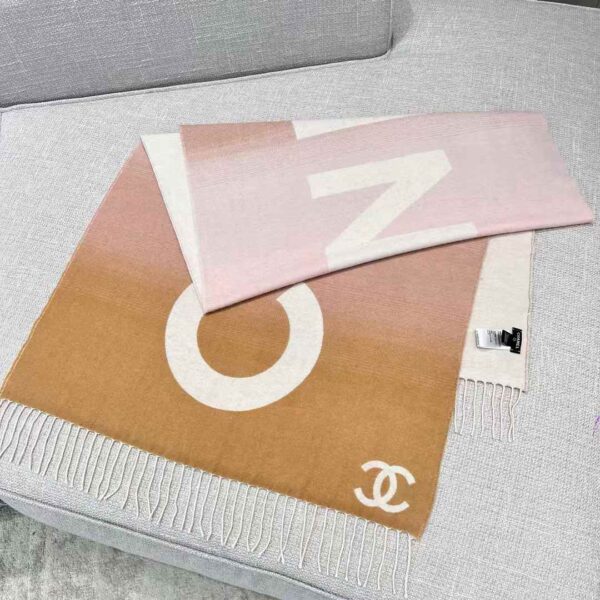 CHANEL Gradient scarf
