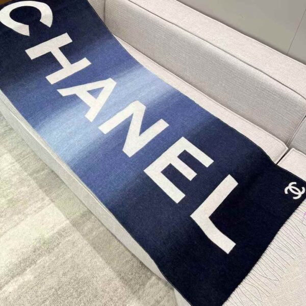 CHANEL Gradient scarf