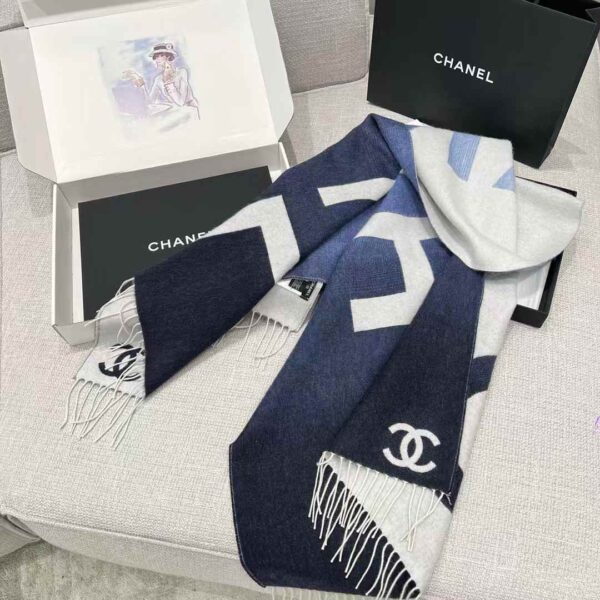 CHANEL Gradient scarf