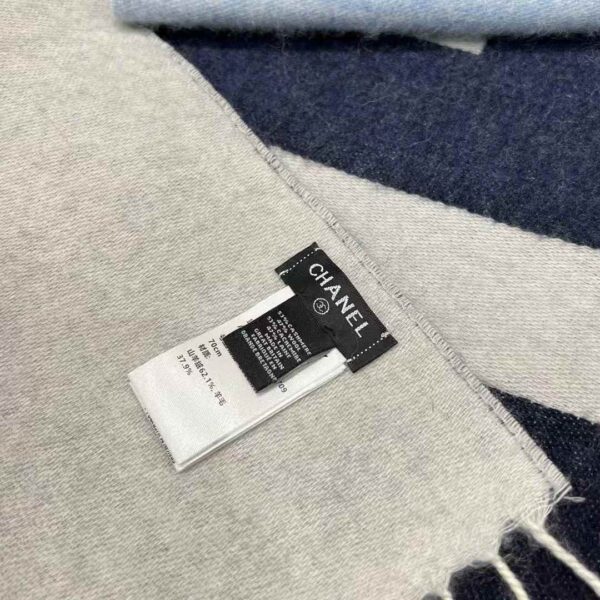 CHANEL Gradient scarf