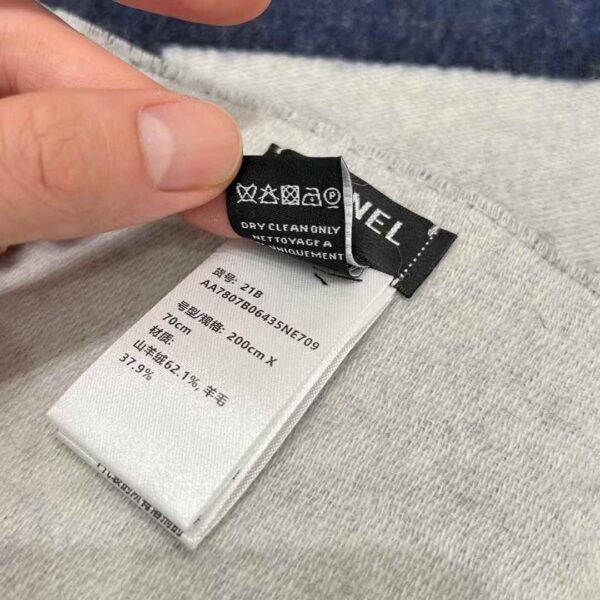 CHANEL Gradient scarf