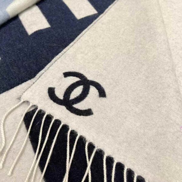 CHANEL Gradient scarf