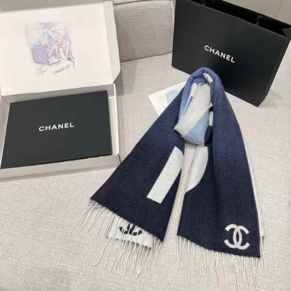 CHANEL Gradient scarf