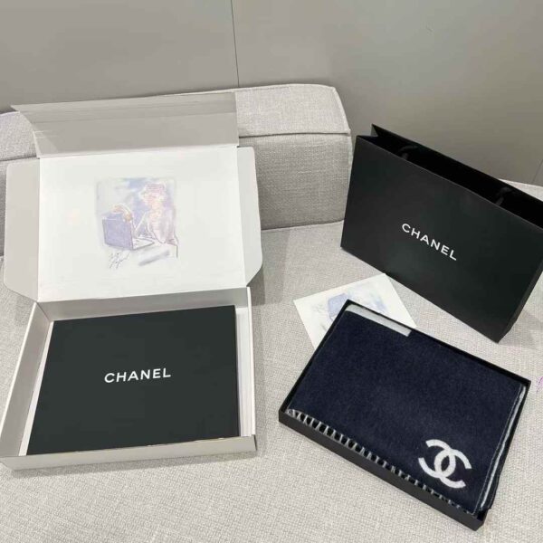 CHANEL Gradient scarf