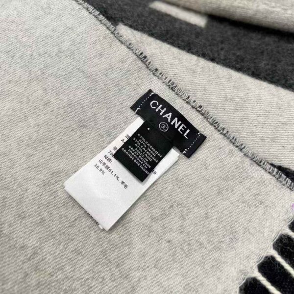 CHANEL Gradient scarf