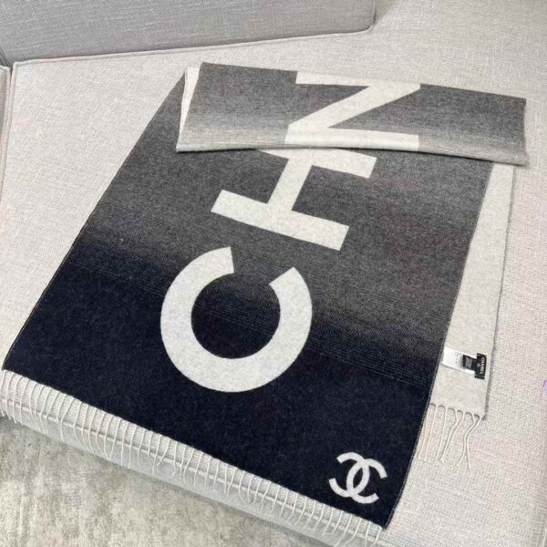 CHANEL Gradient scarf