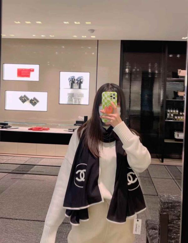 CHANEL LOGO Scarf