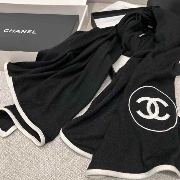 CHANEL LOGO Scarf
