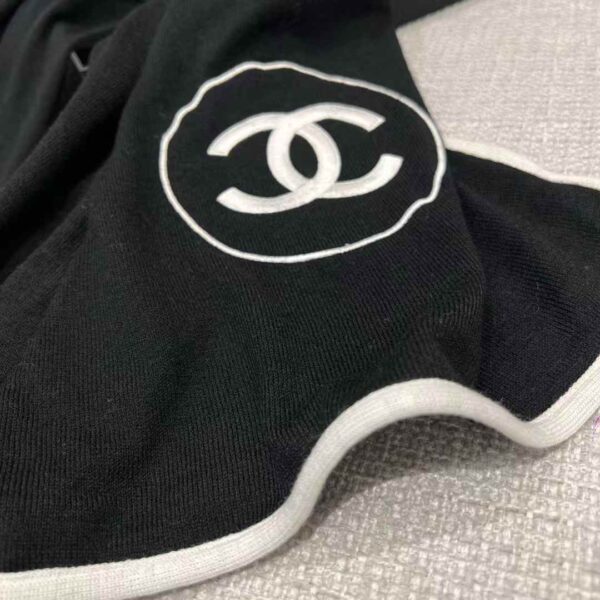 CHANEL LOGO Scarf