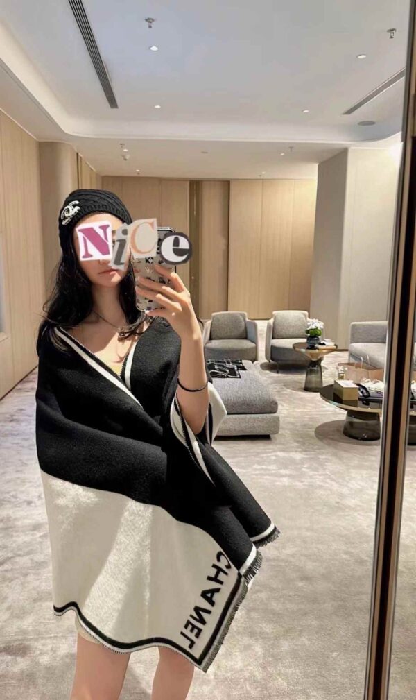 CHANEL 23B Scarf