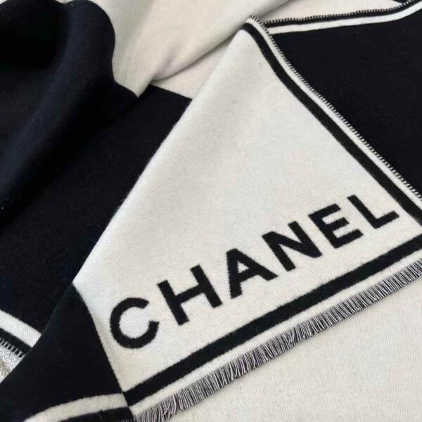 CHANEL 23B Scarf