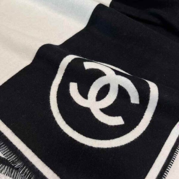 CHANEL 23B Scarf