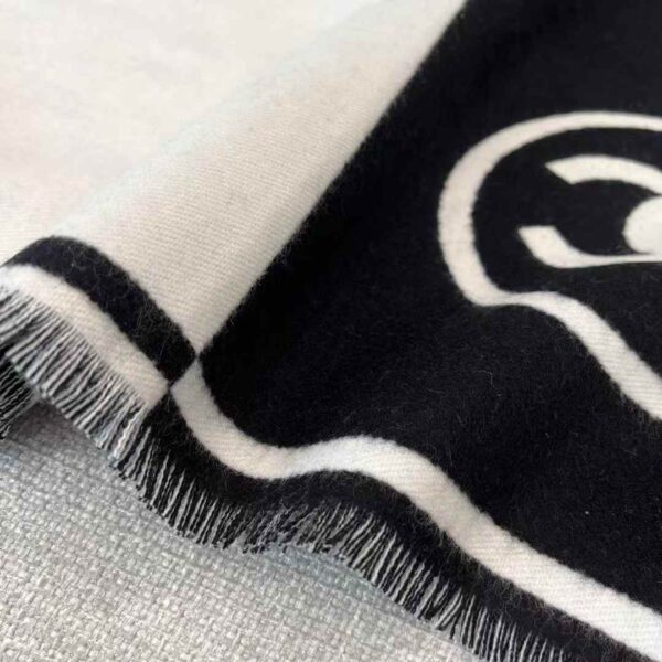 CHANEL 23B Scarf