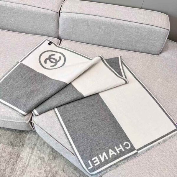 CHANEL 23B Scarf