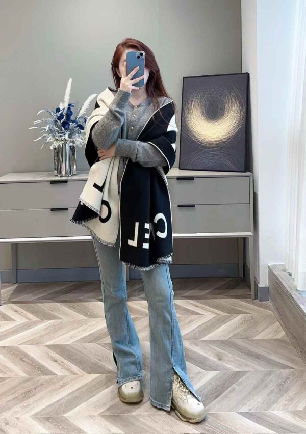 CHANEL 23P LOGO Scarf