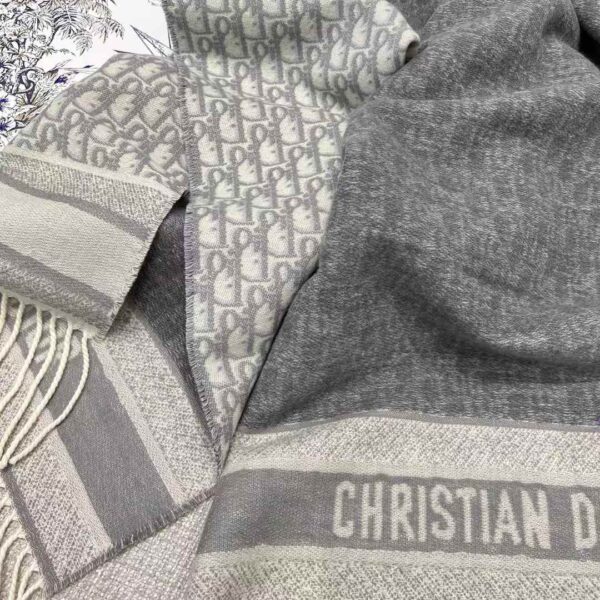 DIOR  Double cashmere scarf