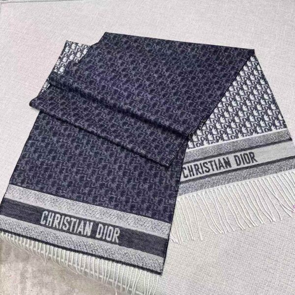 DIOR  Double cashmere scarf