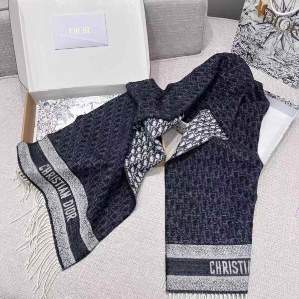 DIOR  Double cashmere scarf
