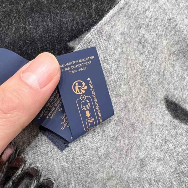 LOUIS VUITTON REYKJAVIK Classic scarf