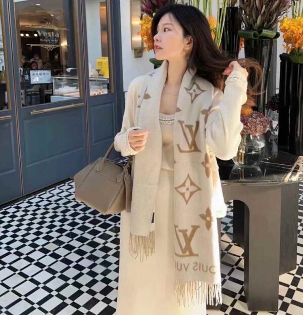 LOUIS VUITTON REYKJAVIK Classic scarf