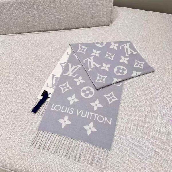 LOUIS VUITTON ESSENTIAL scarf