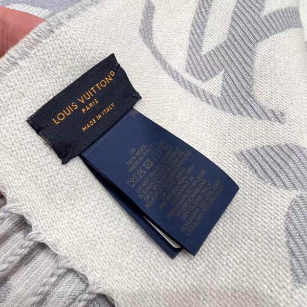 LOUIS VUITTON ESSENTIAL scarf