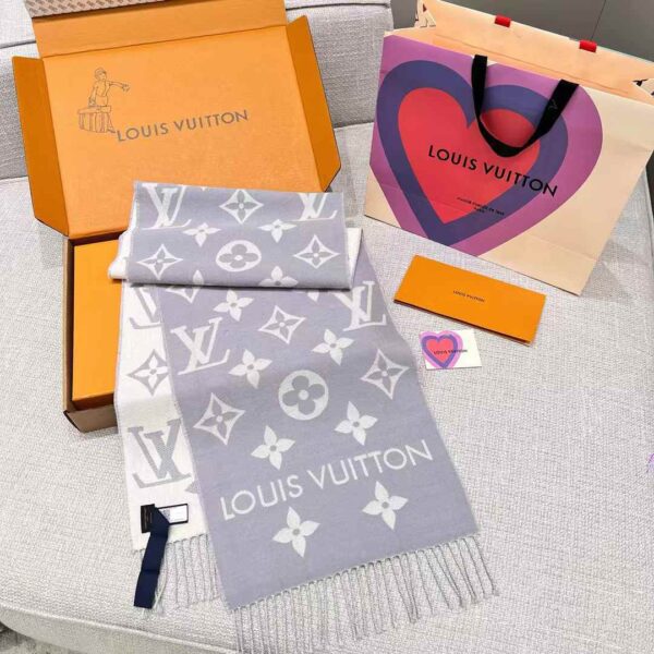 LOUIS VUITTON ESSENTIAL scarf