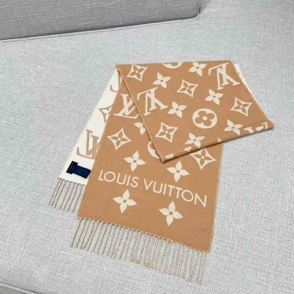 LOUIS VUITTON ESSENTIAL scarf