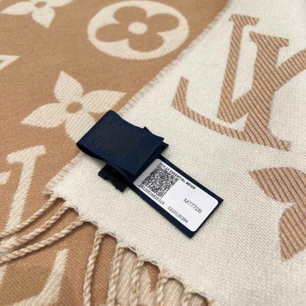 LOUIS VUITTON ESSENTIAL scarf
