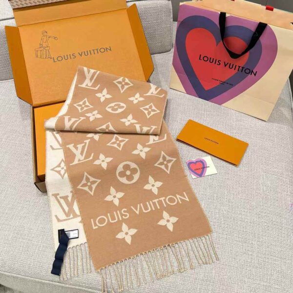 LOUIS VUITTON ESSENTIAL scarf
