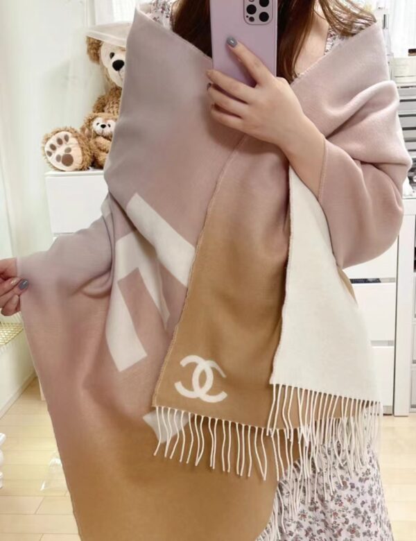 CHANEL Gradient scarf